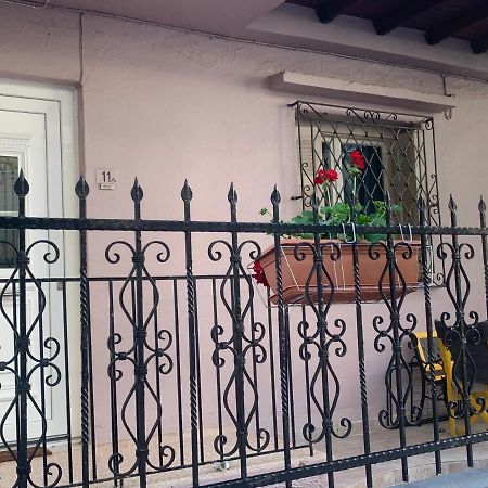Appartamento Lovely Place With Veranda Larissa Esterno foto